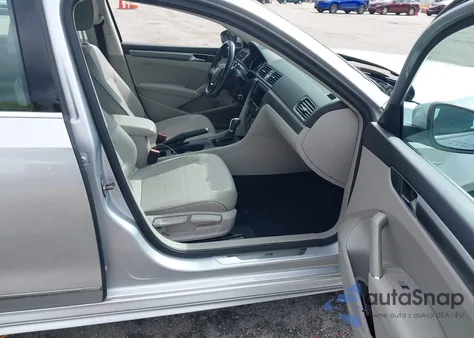 2017 Volkswagen Passat 1.8T R-Line z USA, uszkodzony, nr VIN 1VWDT7A37HC021395